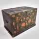 Coffre d’opéra chinois avec illustrations de la flore et de la faune (Chine 1900)