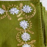 Suite of 8 olive green napkins embroidered vintage flowers 50s