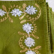 Suite of 8 olive green napkins embroidered vintage flowers 50s