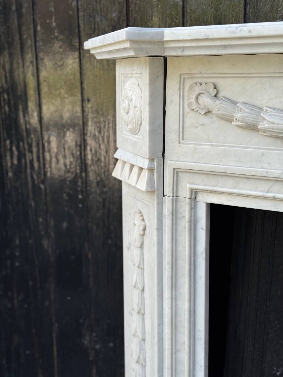 Louis XVI style fireplace in Carrara marble, circa 1880