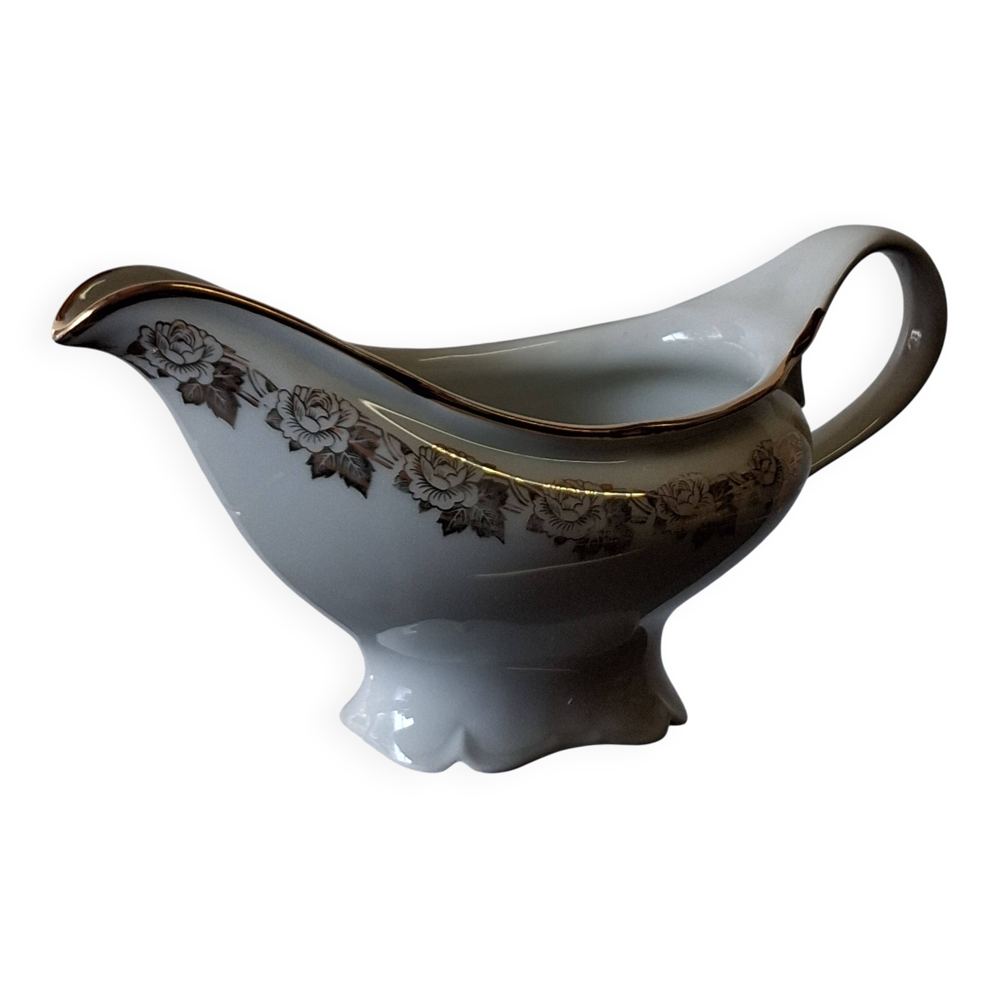 Very pretty porcelain sauceboat from Vierzon in very good condition.