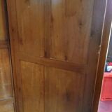 Armoire Vénitienne style Louis XV baroque estampillée en bois laqué et doré