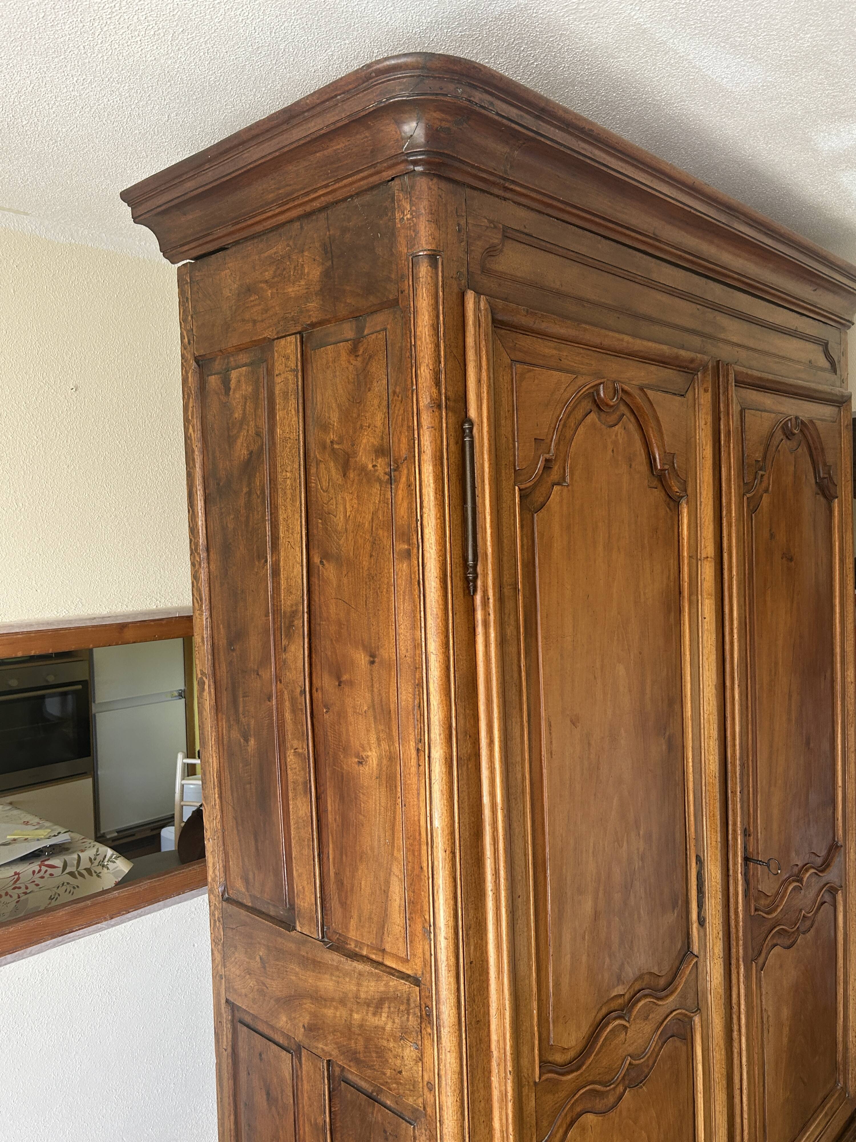 Large antique wardrobe in solid oak, Provincial Louis XV style, disassembled.