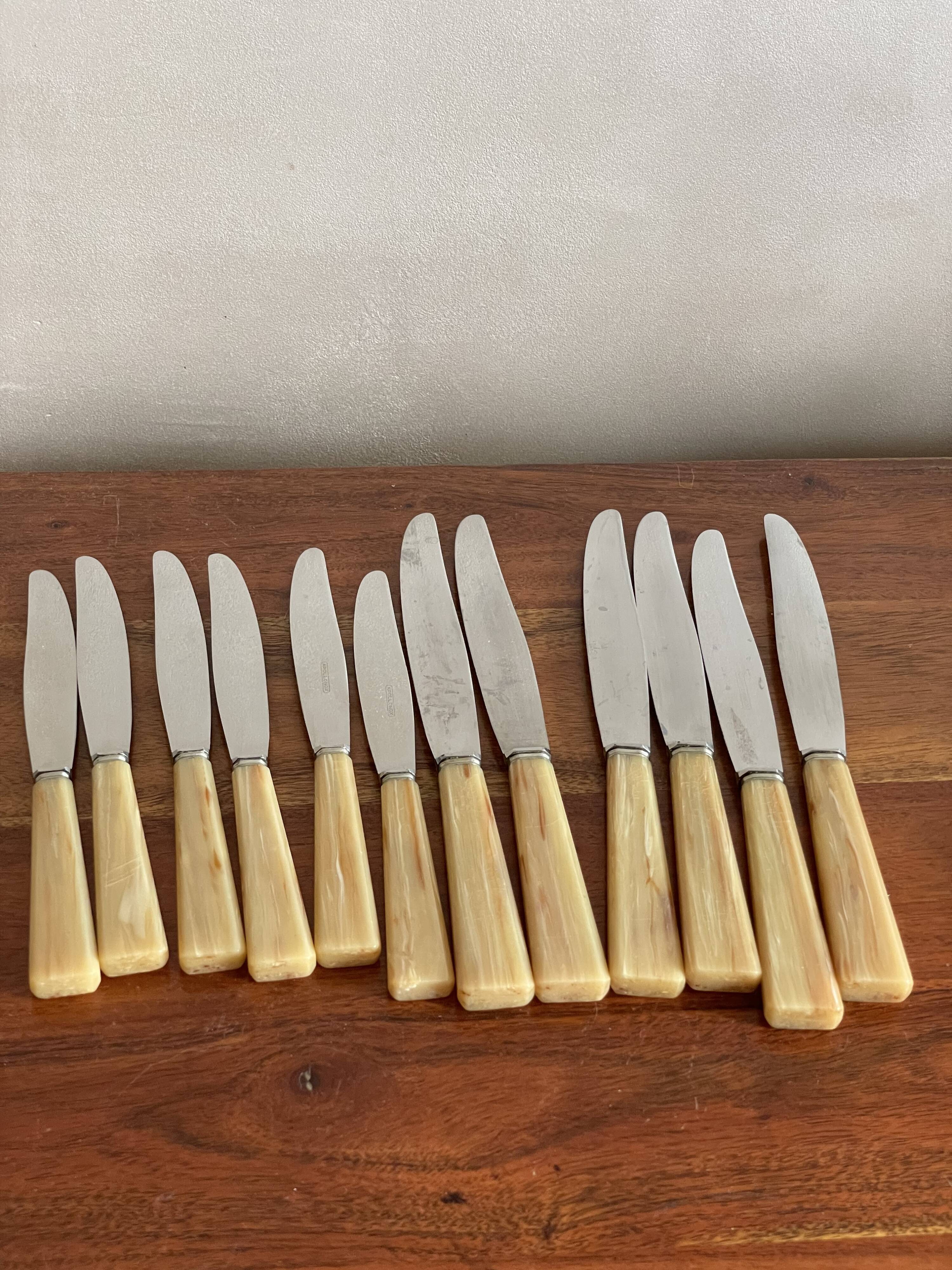 12 Apollonox knives in Bakelite