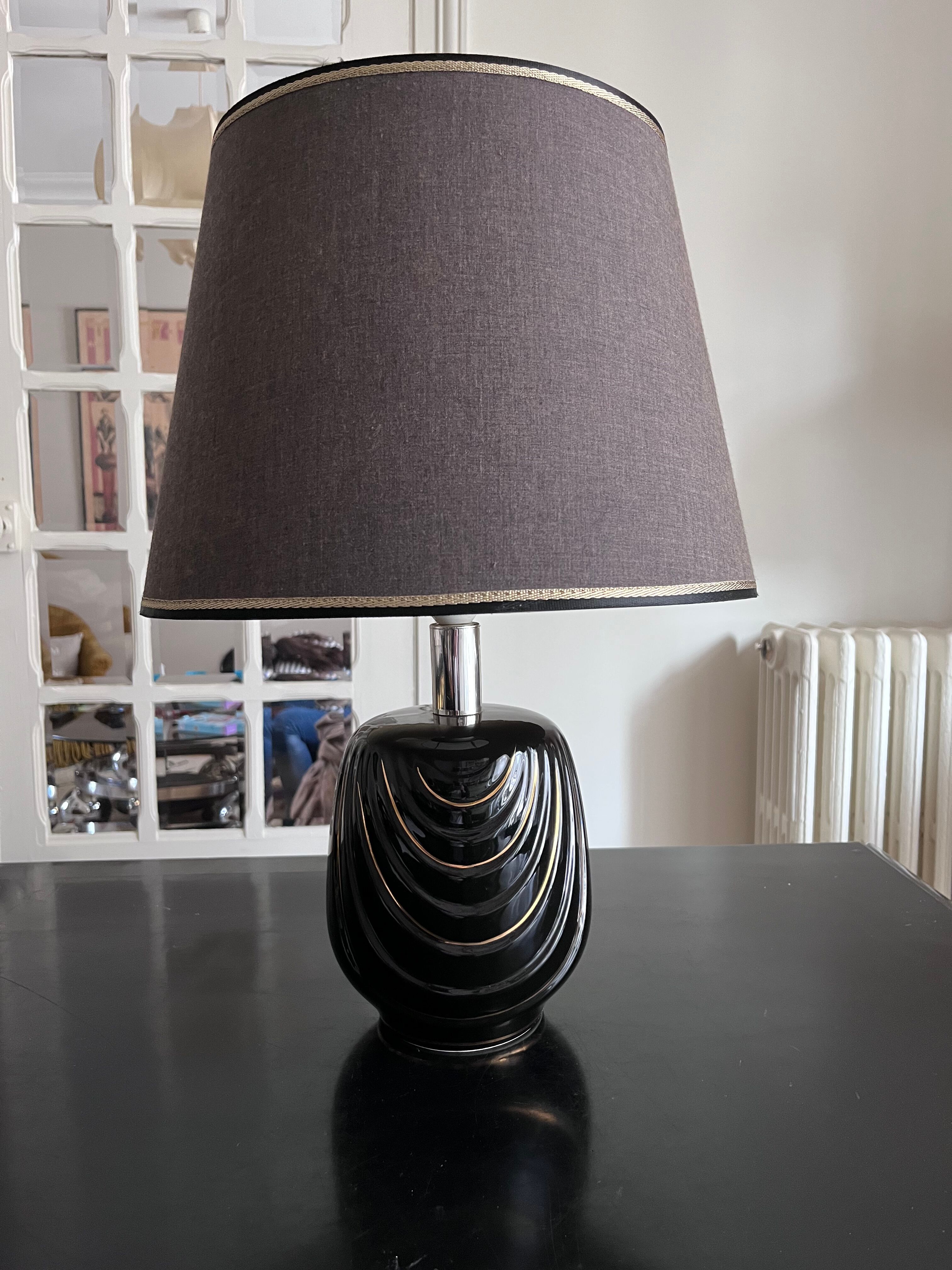 Black and gold ceramic lamp
