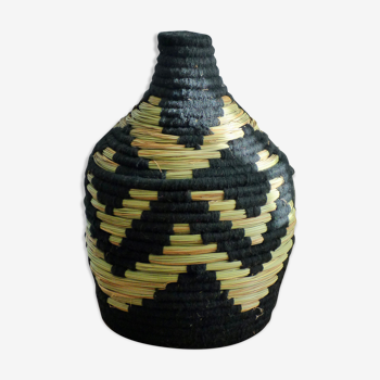 Berber basket in black wool and raffia, natural