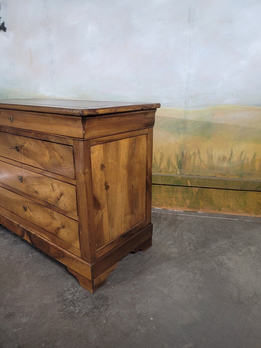 Louis Philippe period chest of drawers in solid walnut.