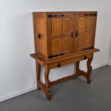 Meuble bar espagnol en chêne sculpté