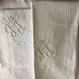 Lot of monogramées linen pillowcases