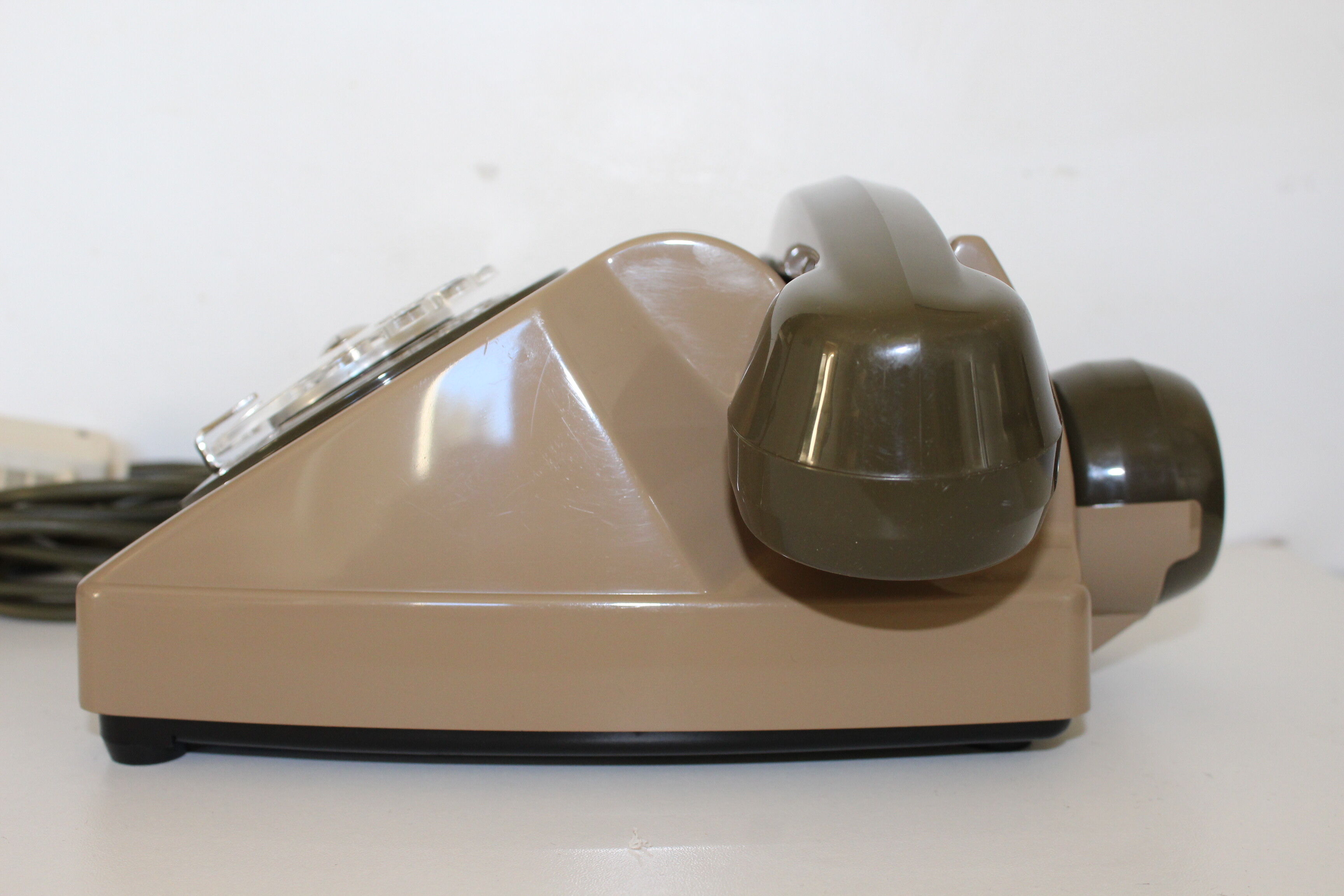 Vintage S63 two-tone dial phone