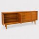 Buffet architectural moderne du milieu du siècle en Okoumé de première qualité.
