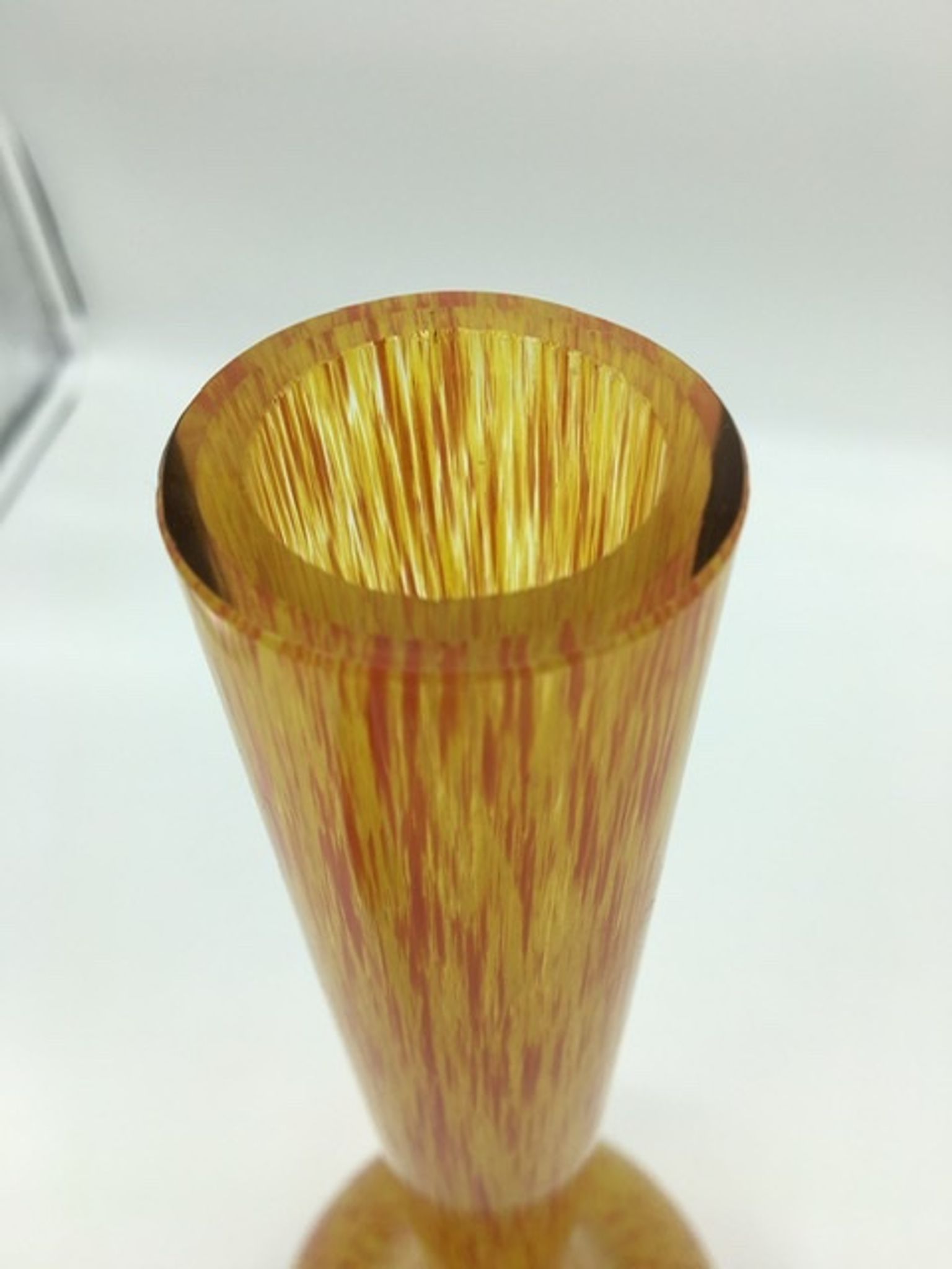Vase à long col signé Mulaty de style Art Déco