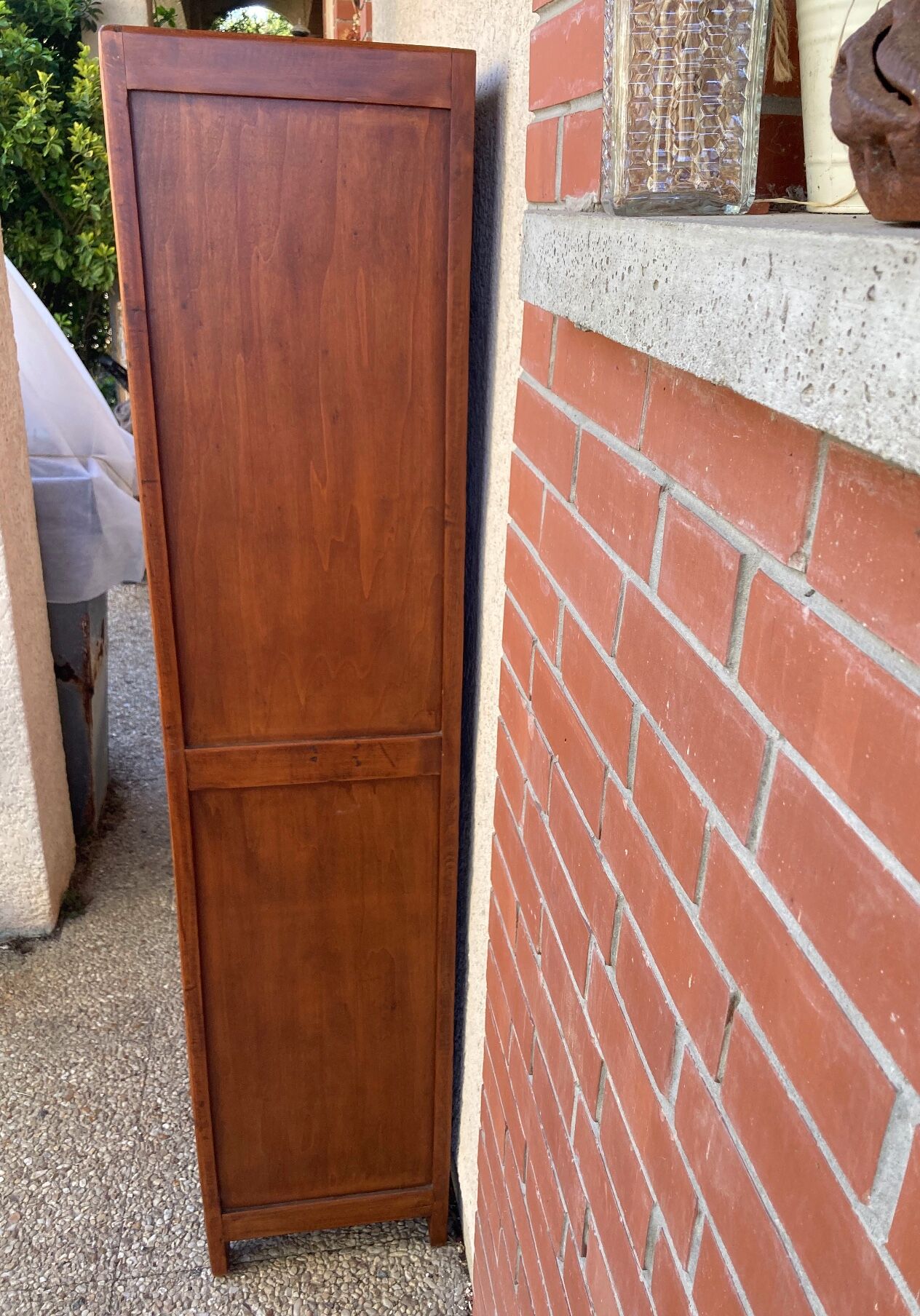 Old Parisian bonnetière