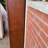 Old Parisian bonnetière