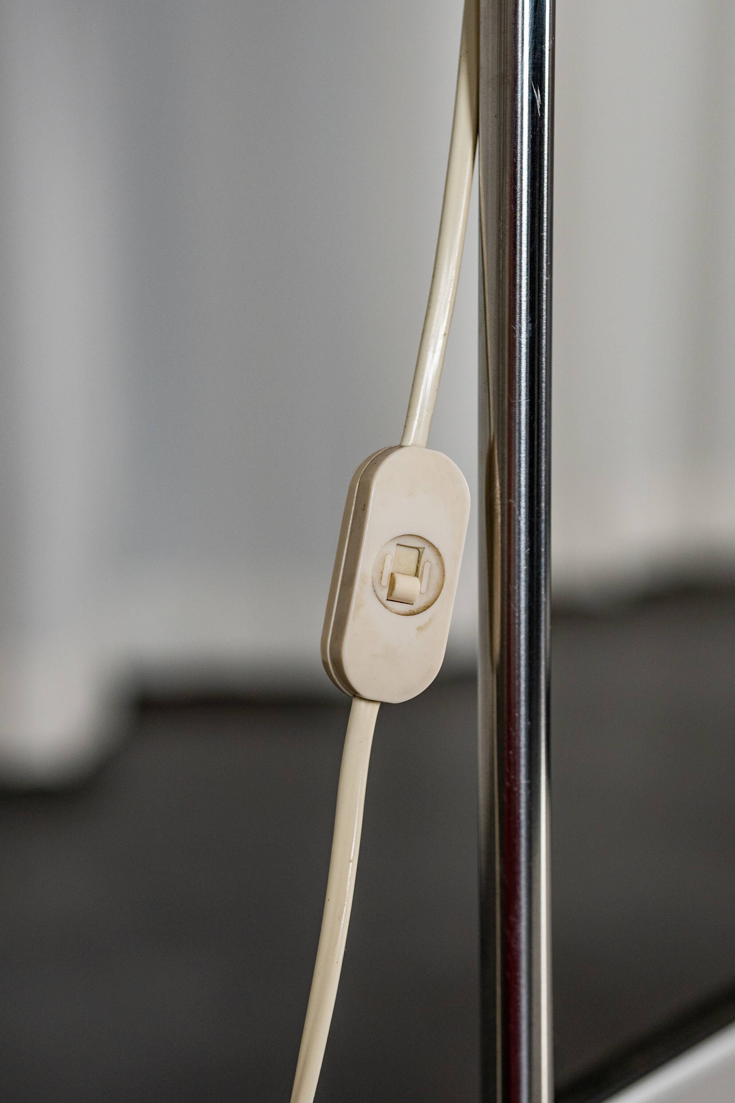 Set of 2 side tables with integrated lamp.