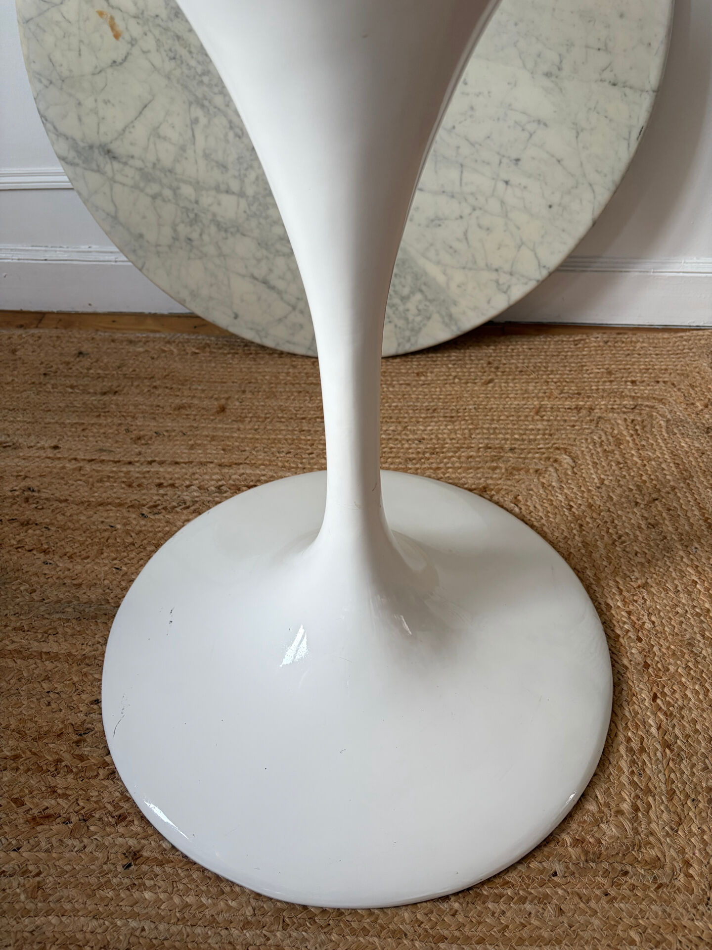 Vintage 1970 marble tulip table