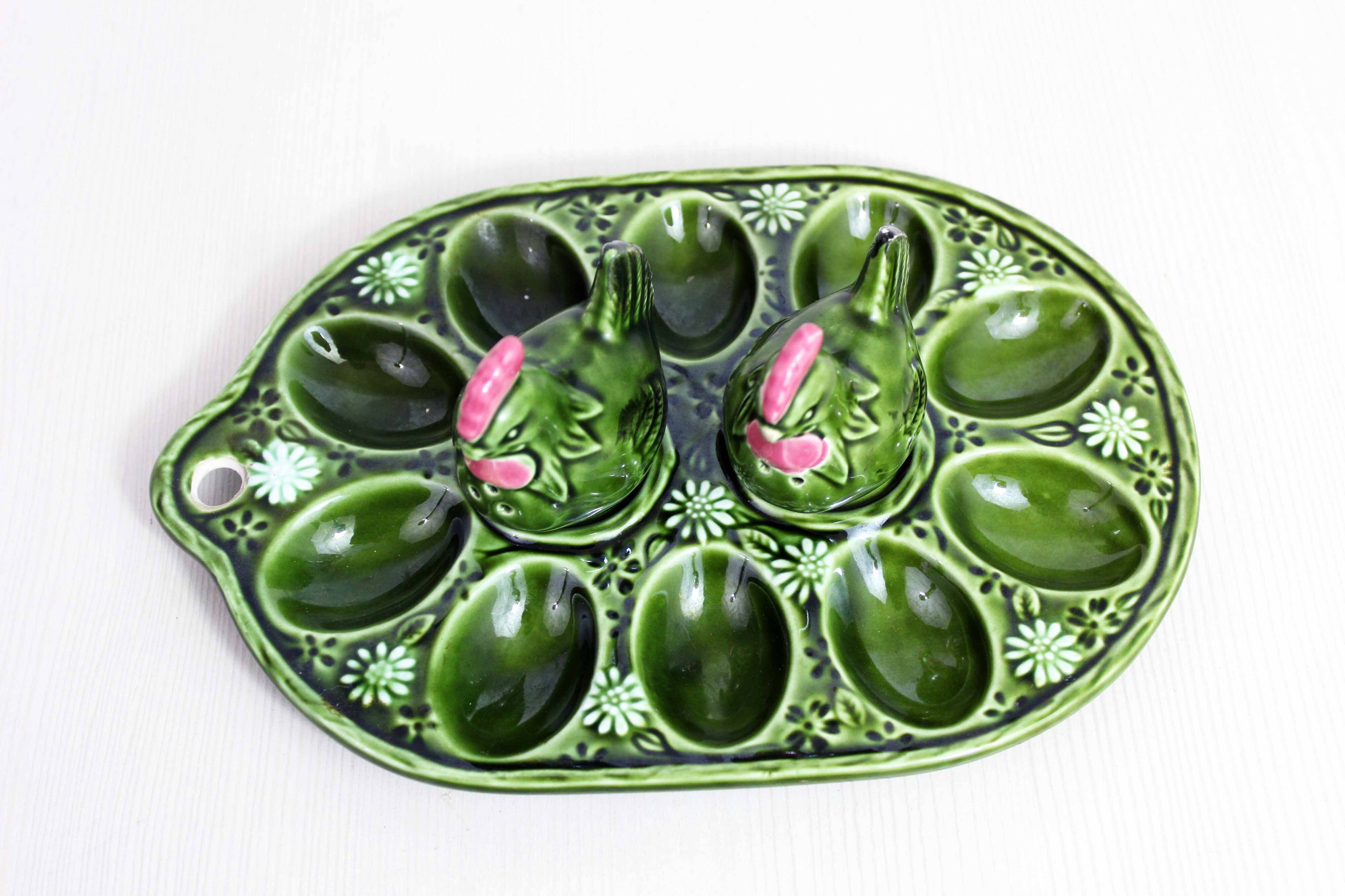 Salt and pepper earthenware egg set