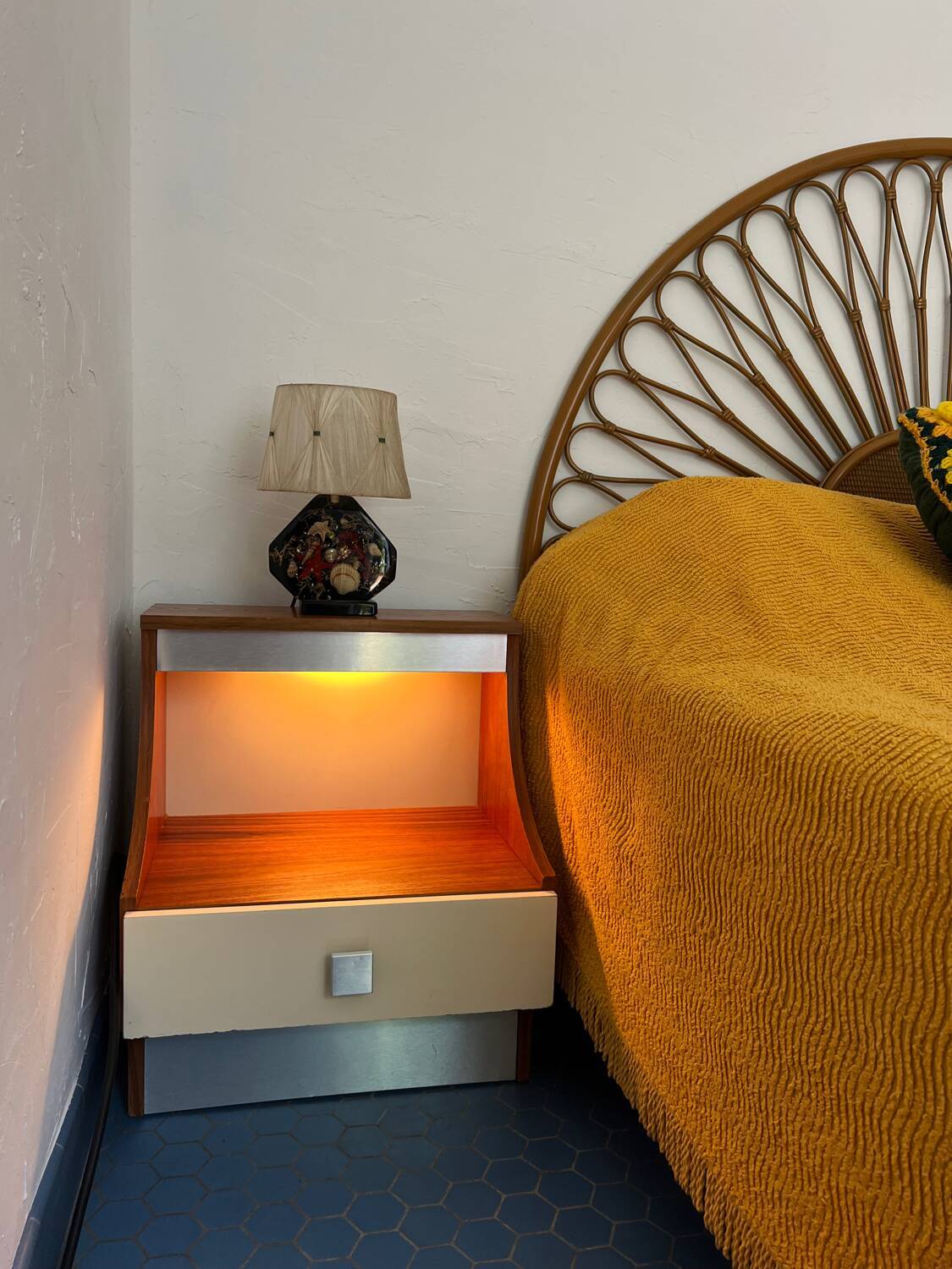 Duo tables de chevet éclairants space age 1970