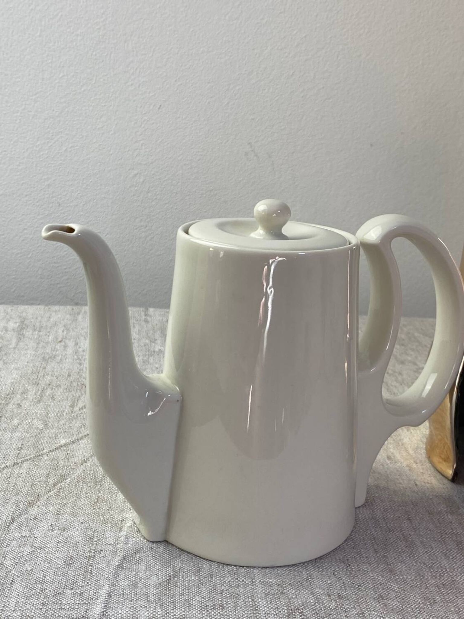 HKE porcelain thermal teapot