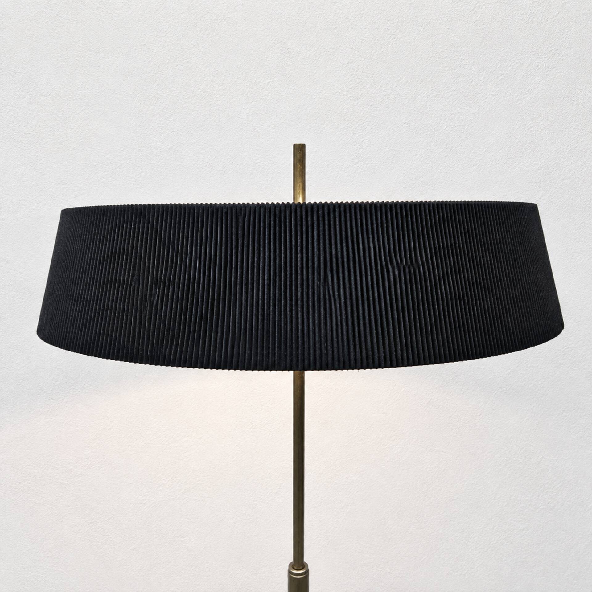 Lampe sur pied Van De Heg design chrome / abat-jour noir strié