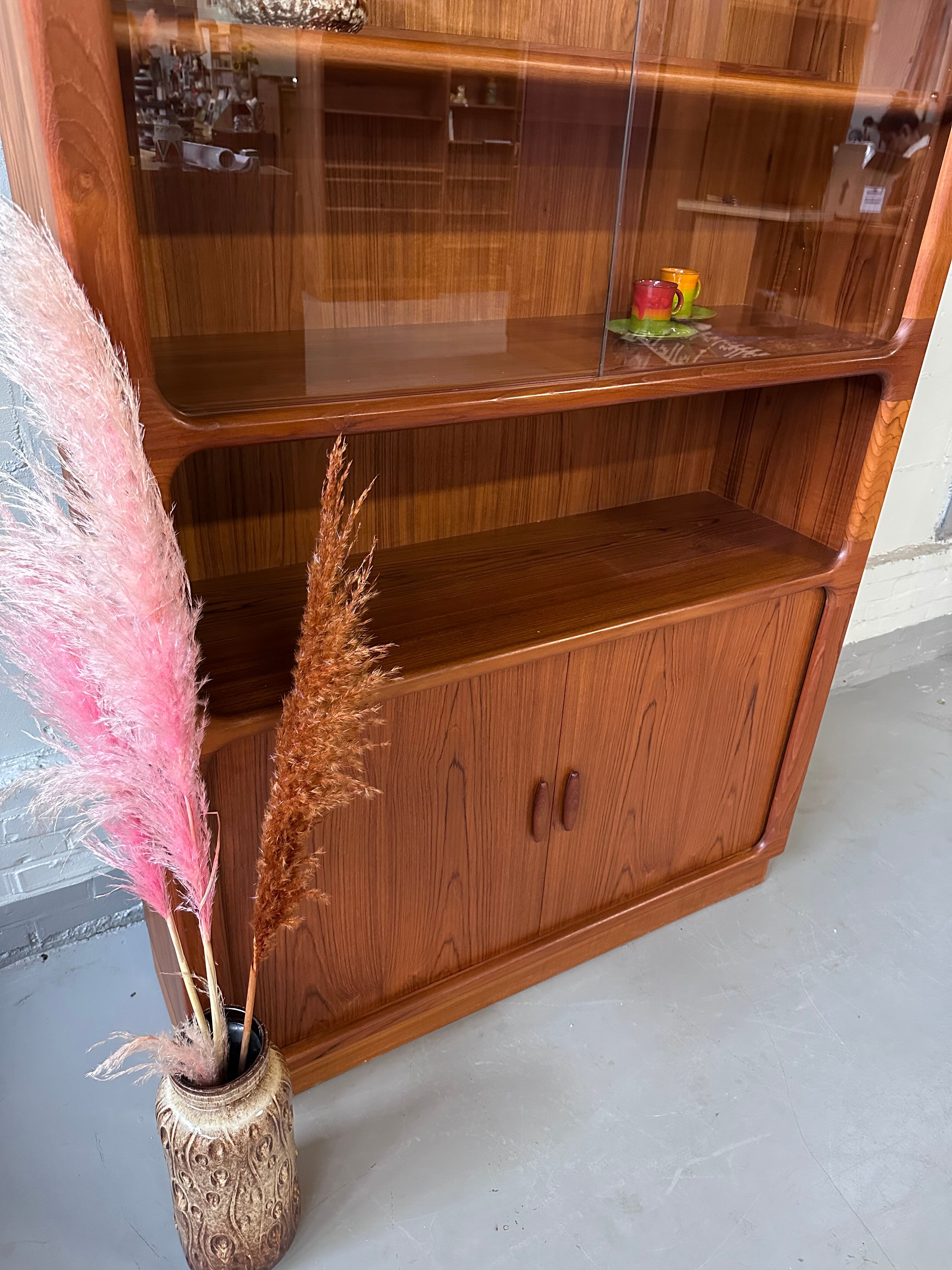 Dyrlund teak highboard closet