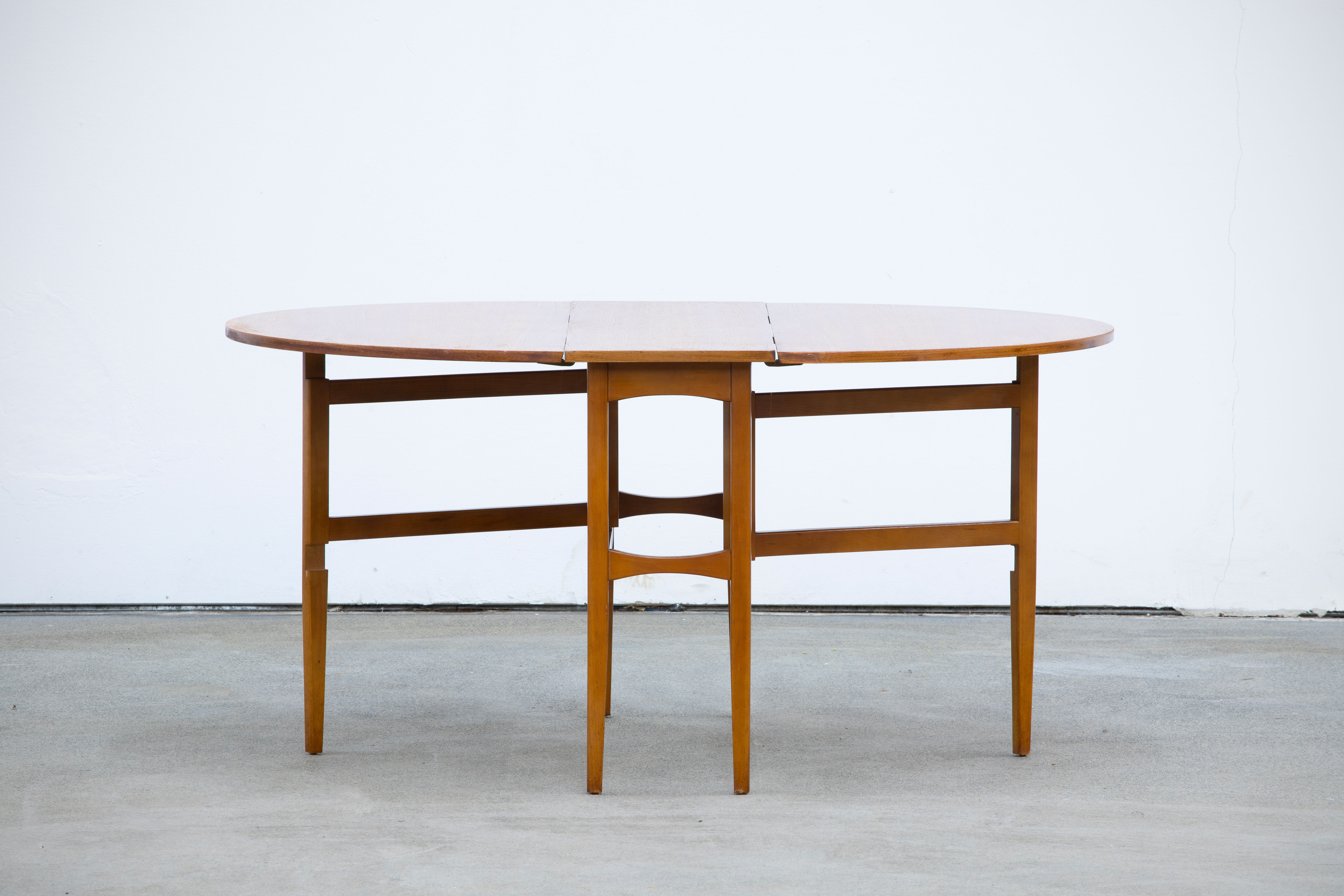 Dining table in scandinavian teck 1960