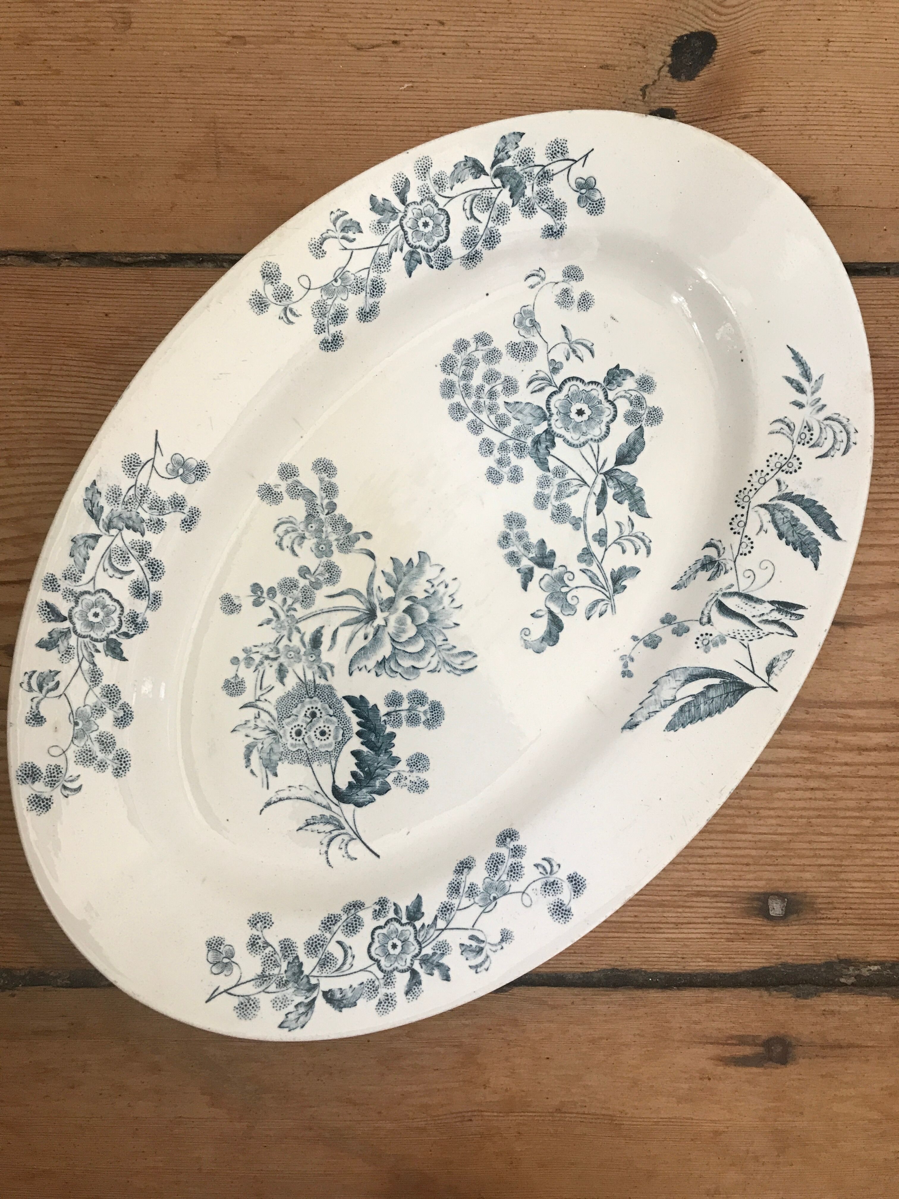 Longwy oval flat and hollow in iron earth, "YCHO" service