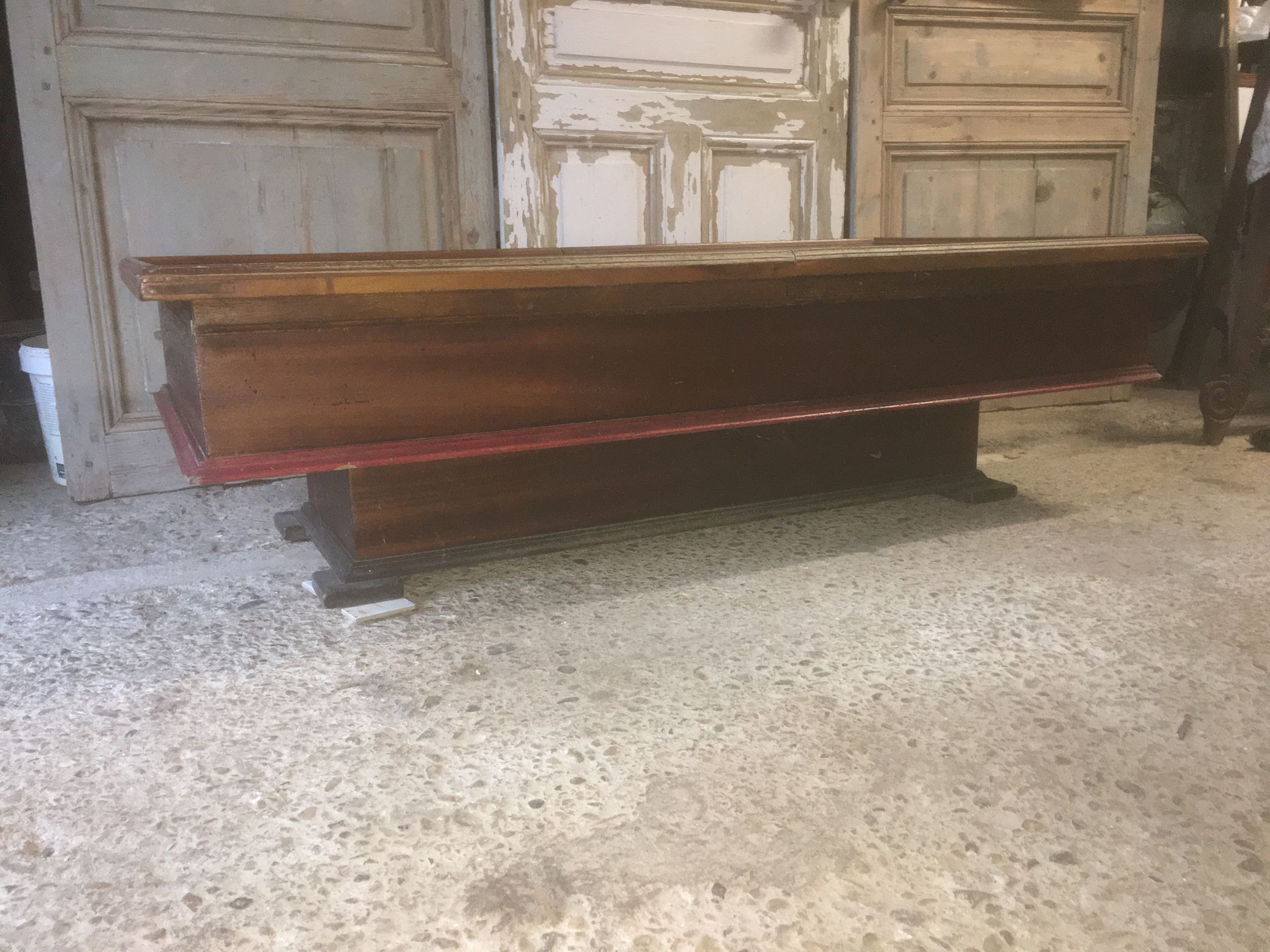 Coffee table with storage for bottles and glasses in oak.