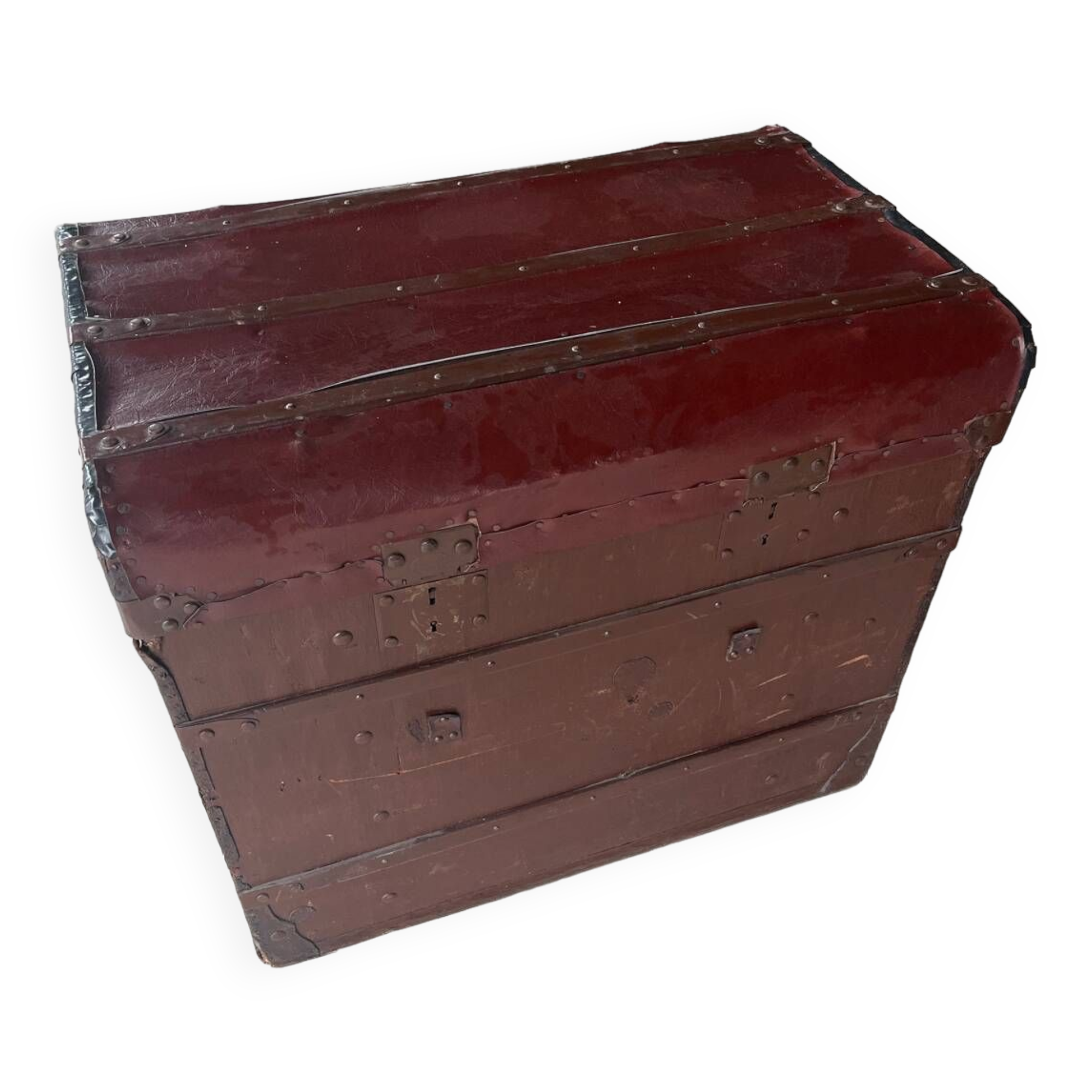 Large vintage “au bon marché Paris” trunk from the 1900s