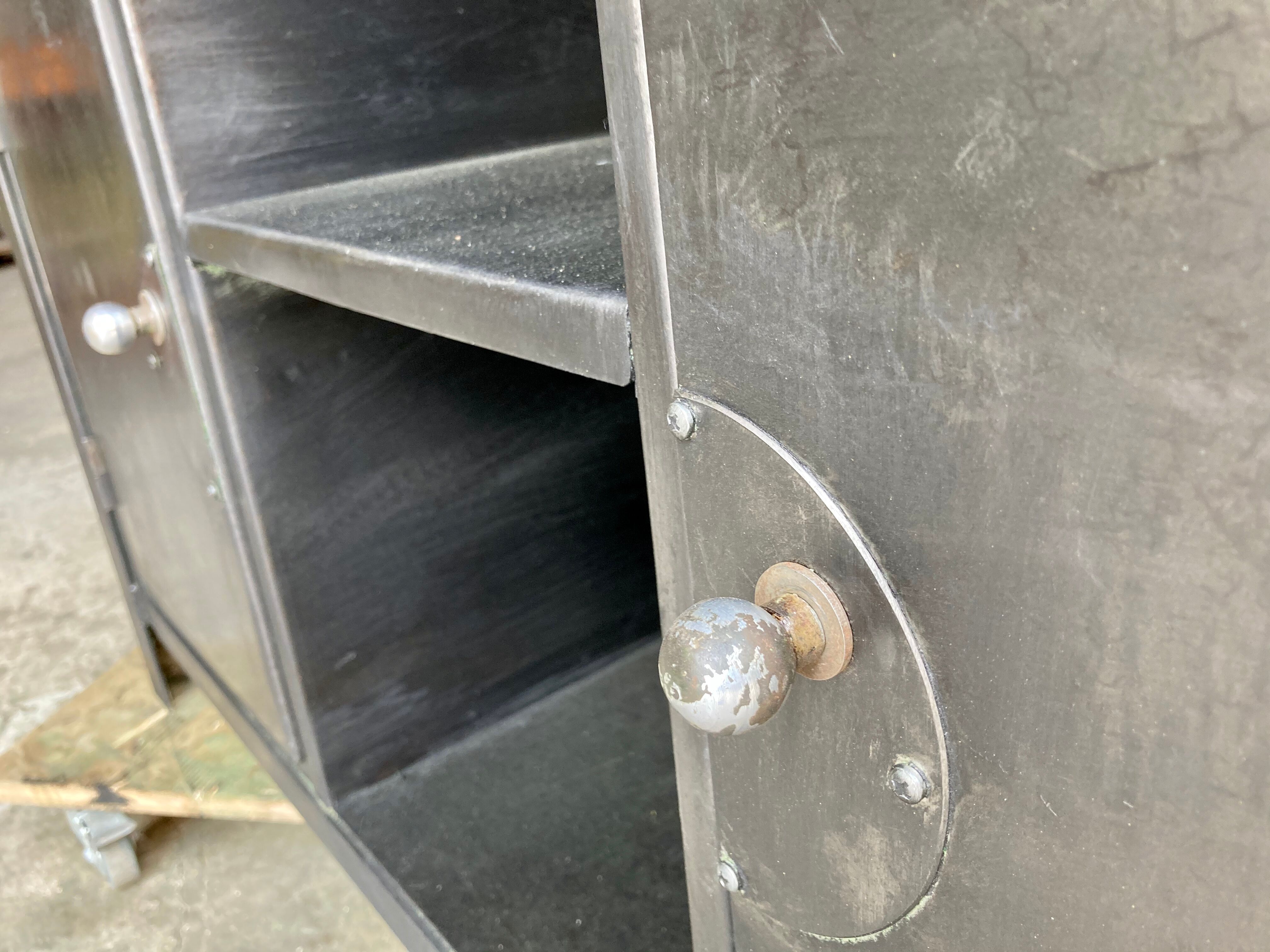 Workbench in metal and wood