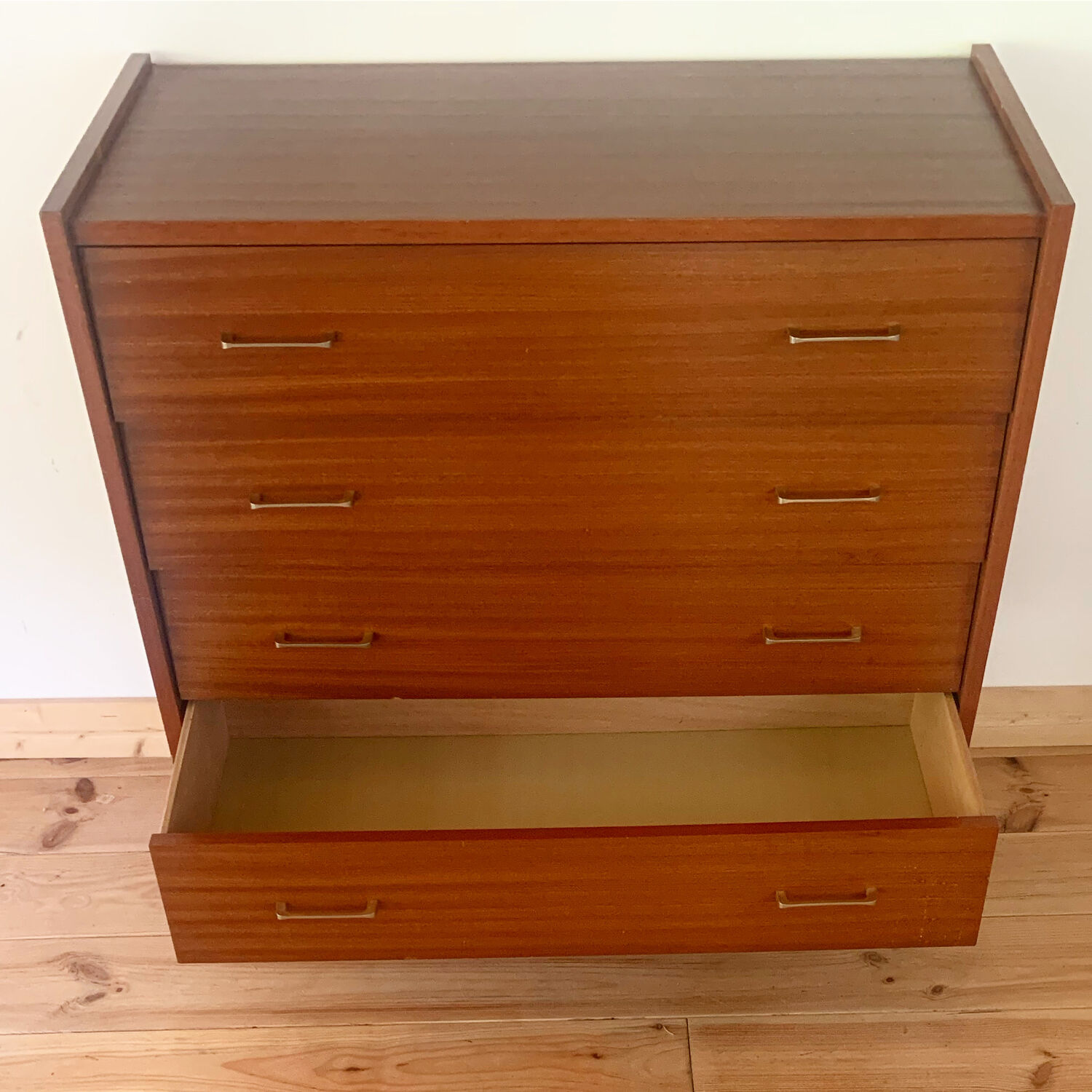 Commode années 50 pieds fuseaux