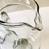 Cooling carafe with ice cube container