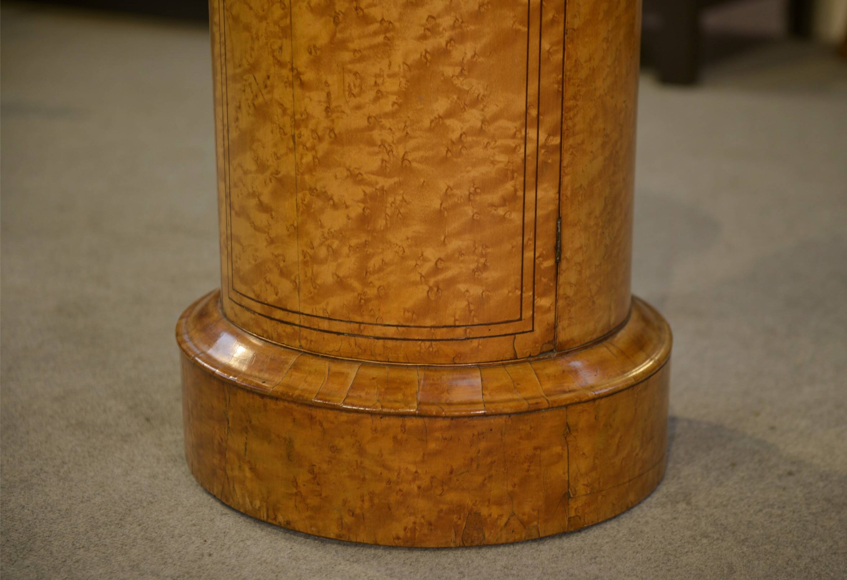 Empire gueridon in mottled maple with a blue stone top, 19th century.