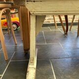 Ancien banc en bois peint en vert clair