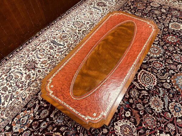 Table basse Chesterfield anglaise antique avec plateau en cuir