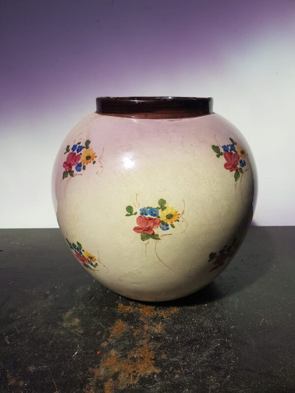 Vase boule Vallauris Jerome Massier décor fleurs peint vintage