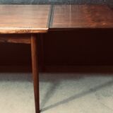 Table extensible en palissandre danois du milieu du siècle.