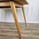 Table à manger des années 1950 en érable avec bord travaillé