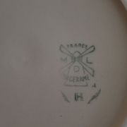 Set de 10 assiettes creuses et 1 plat rayés moulins des loups