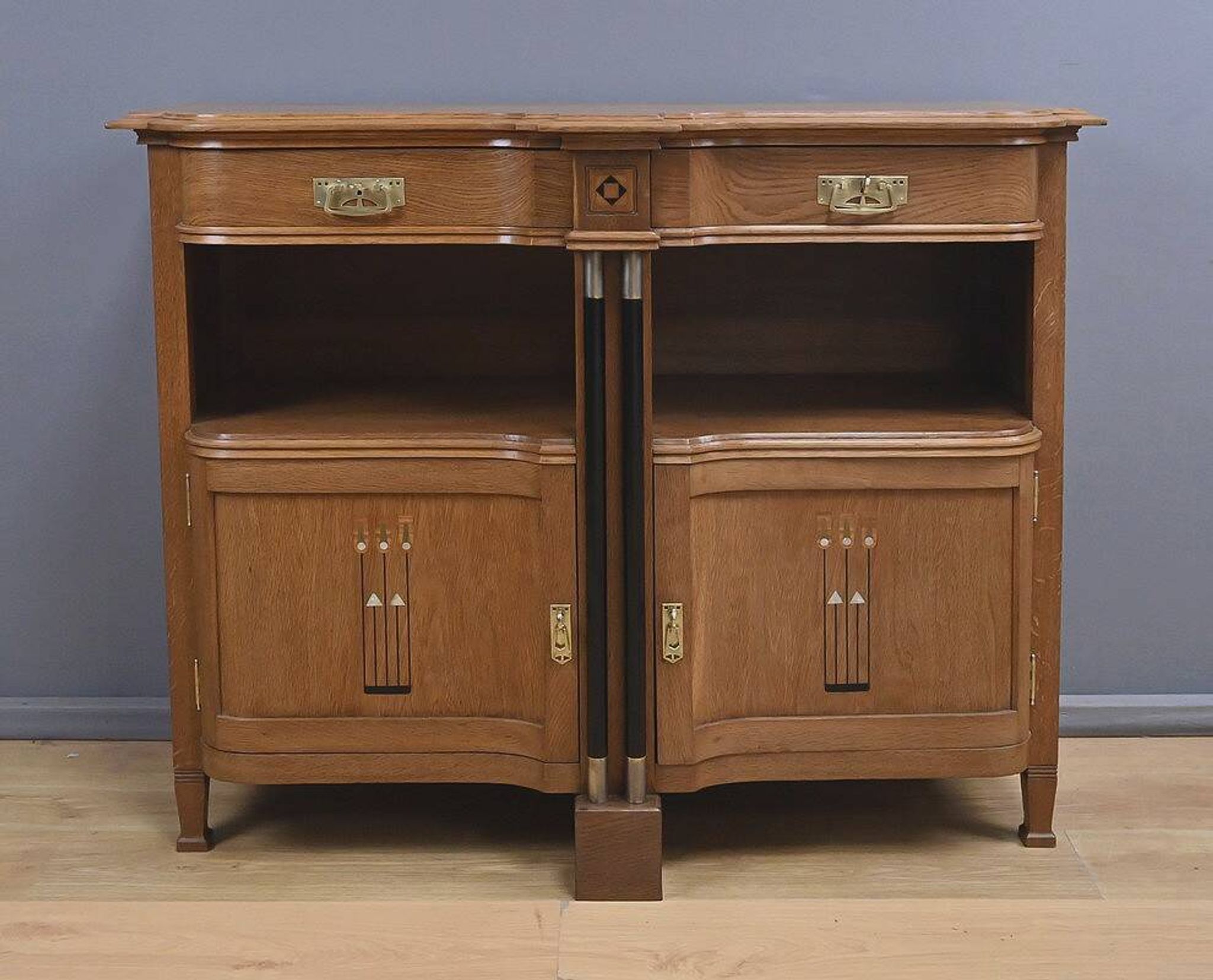 Buffet desserte en chêne dans le style Gustave Serrurier-Bovy, art déco – 1930