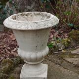 Pair of Medici vases in reconstituted stone