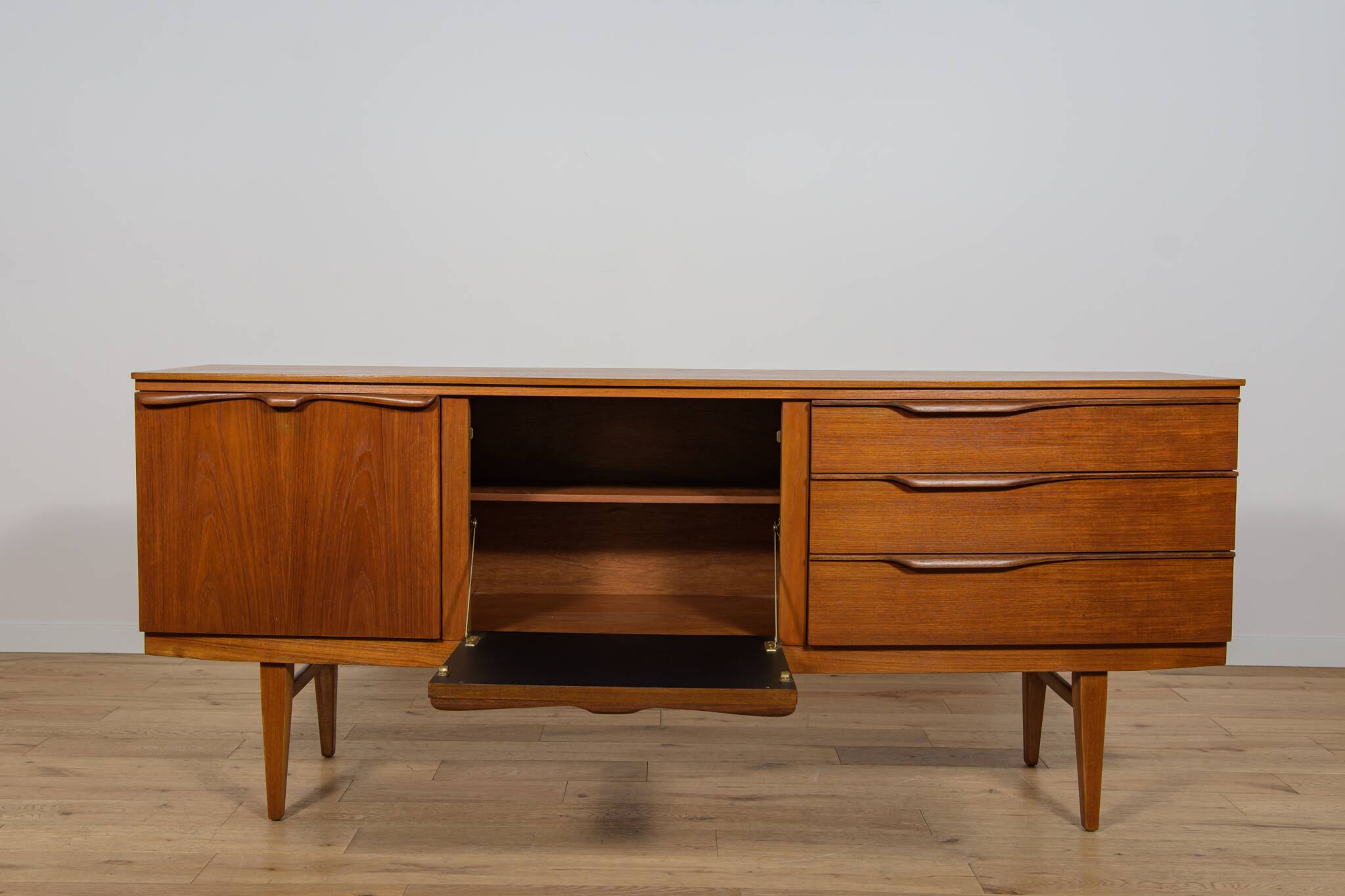 Buffet en teck du milieu du siècle de Beautility, Royaume-Uni, années 1960