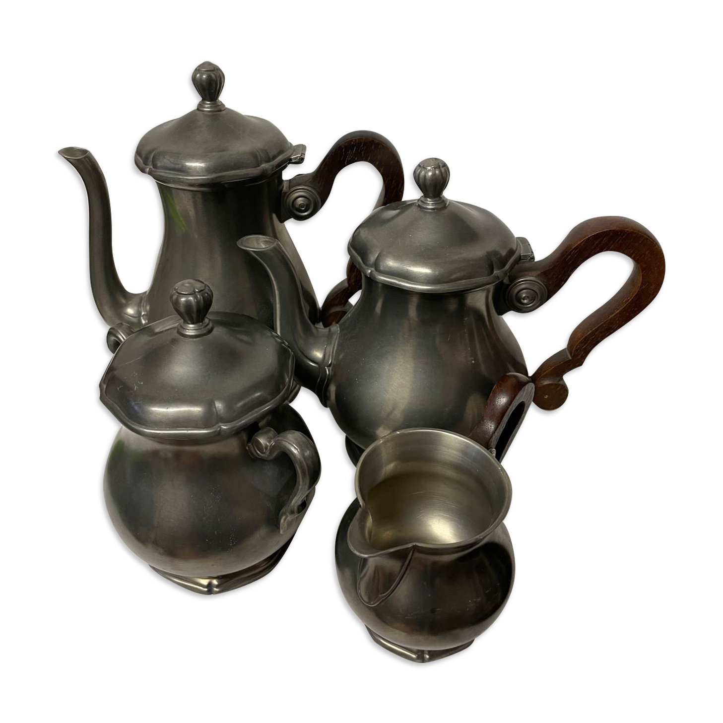Set of tin pots