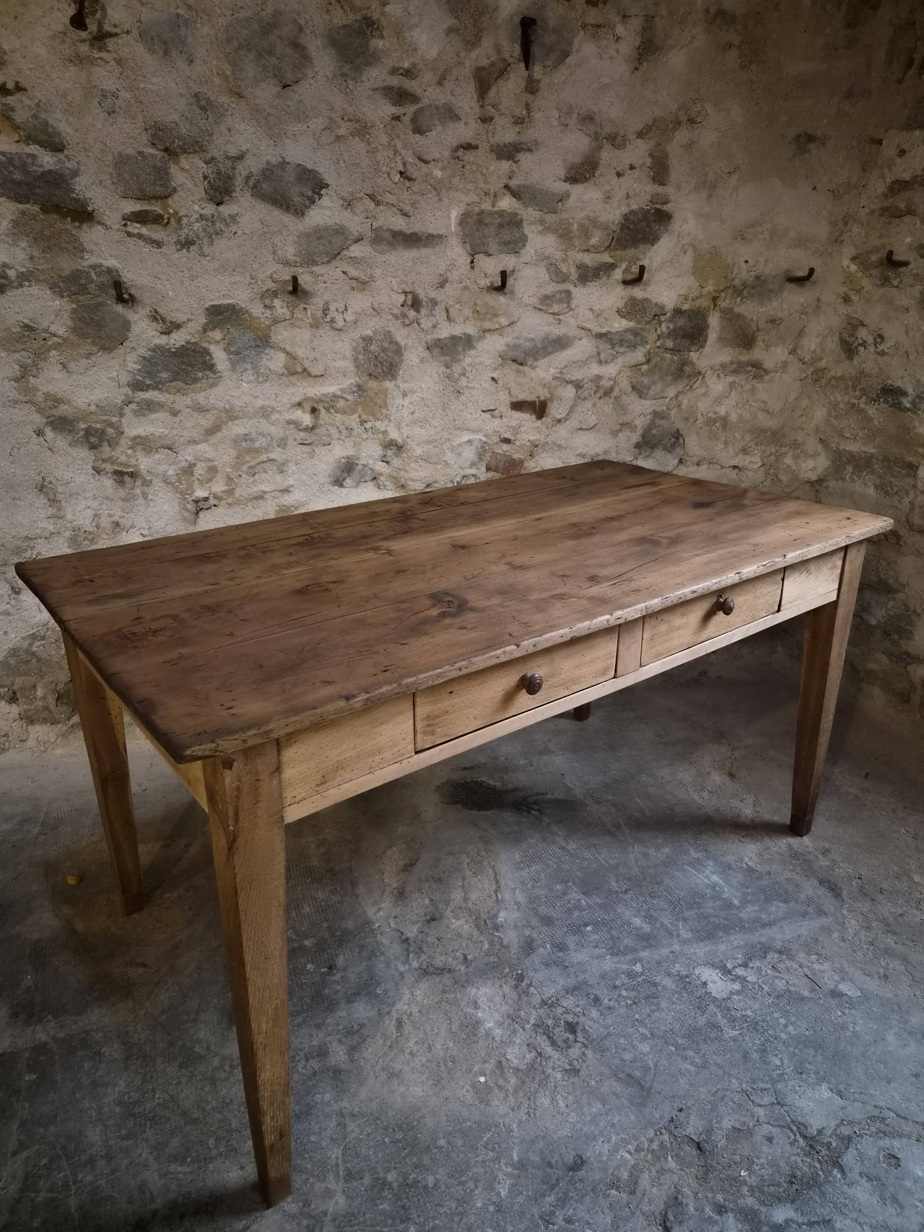 Table à manger rustique de ferme française, deux tiroirs, années 1920–1940
