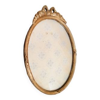 Oval photo frame, Louis XVI style, in wood and gilded stucco, 19th century, 28 cm
