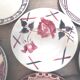 Six assiettes dépareillées en faîence