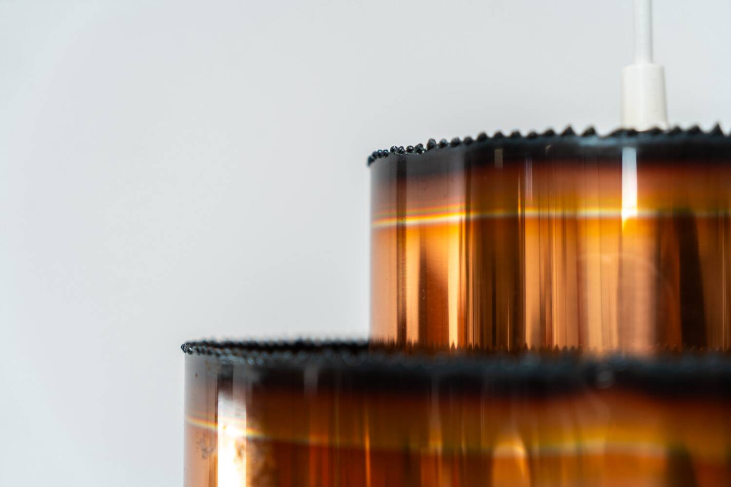 Pendel brutaliste en cuivre brûlé par Svend Aage Holm Sørensen (Danemark, années 1960).