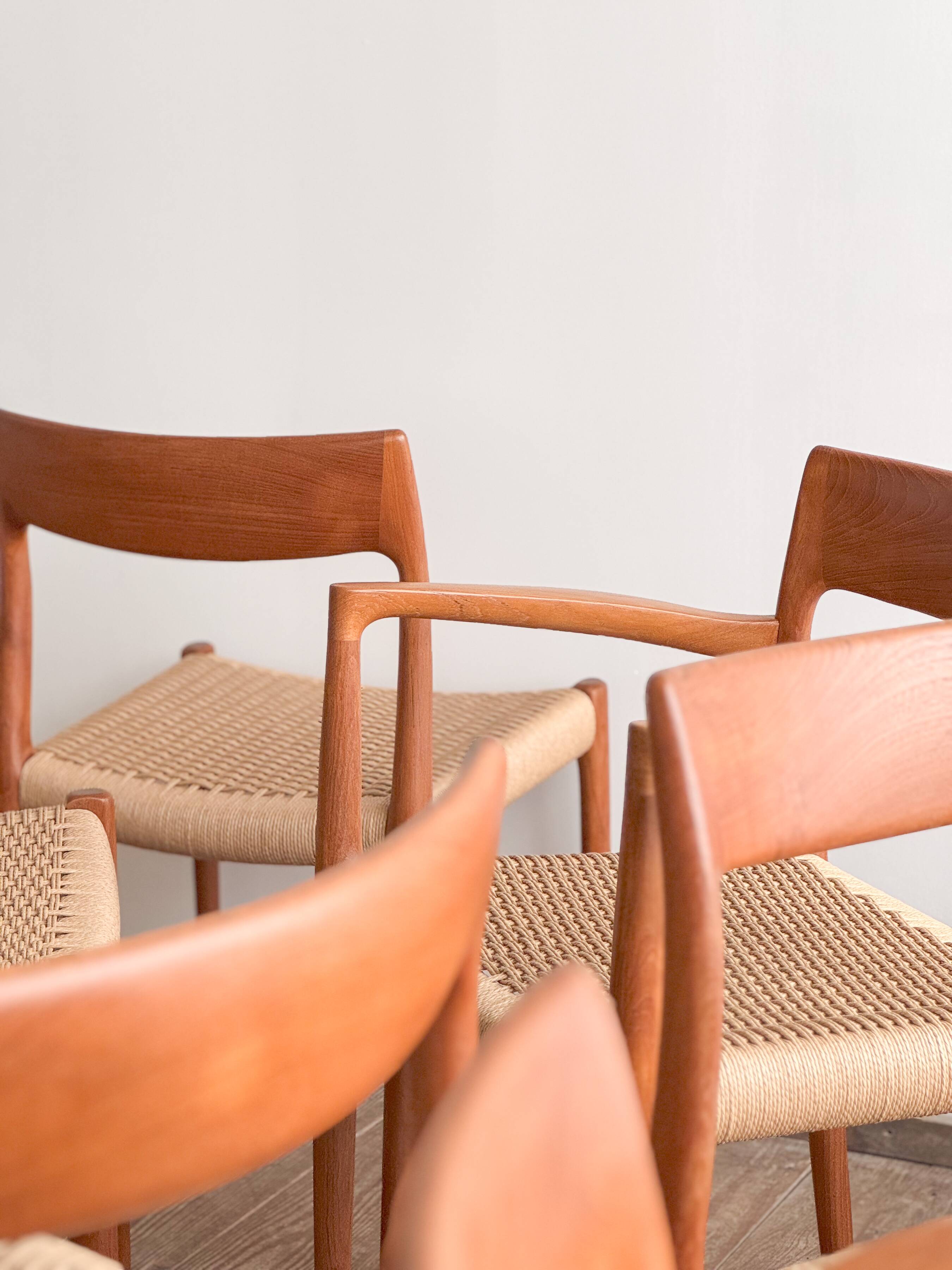 Chaises danoises en teck Mid-Century par Niels O. Møller # 77 & 57 Set de 8