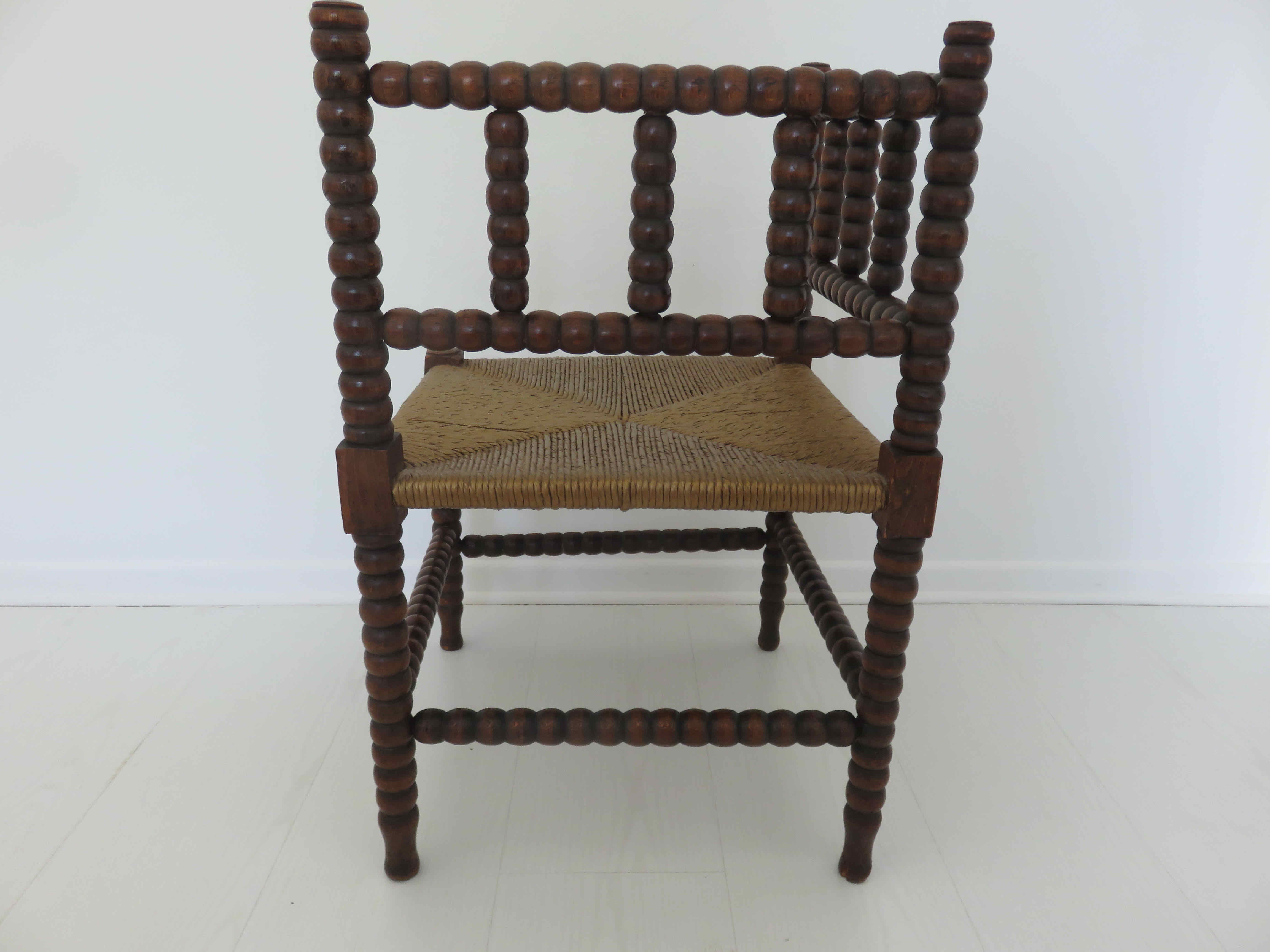 Corner chair in turned wood and straw
