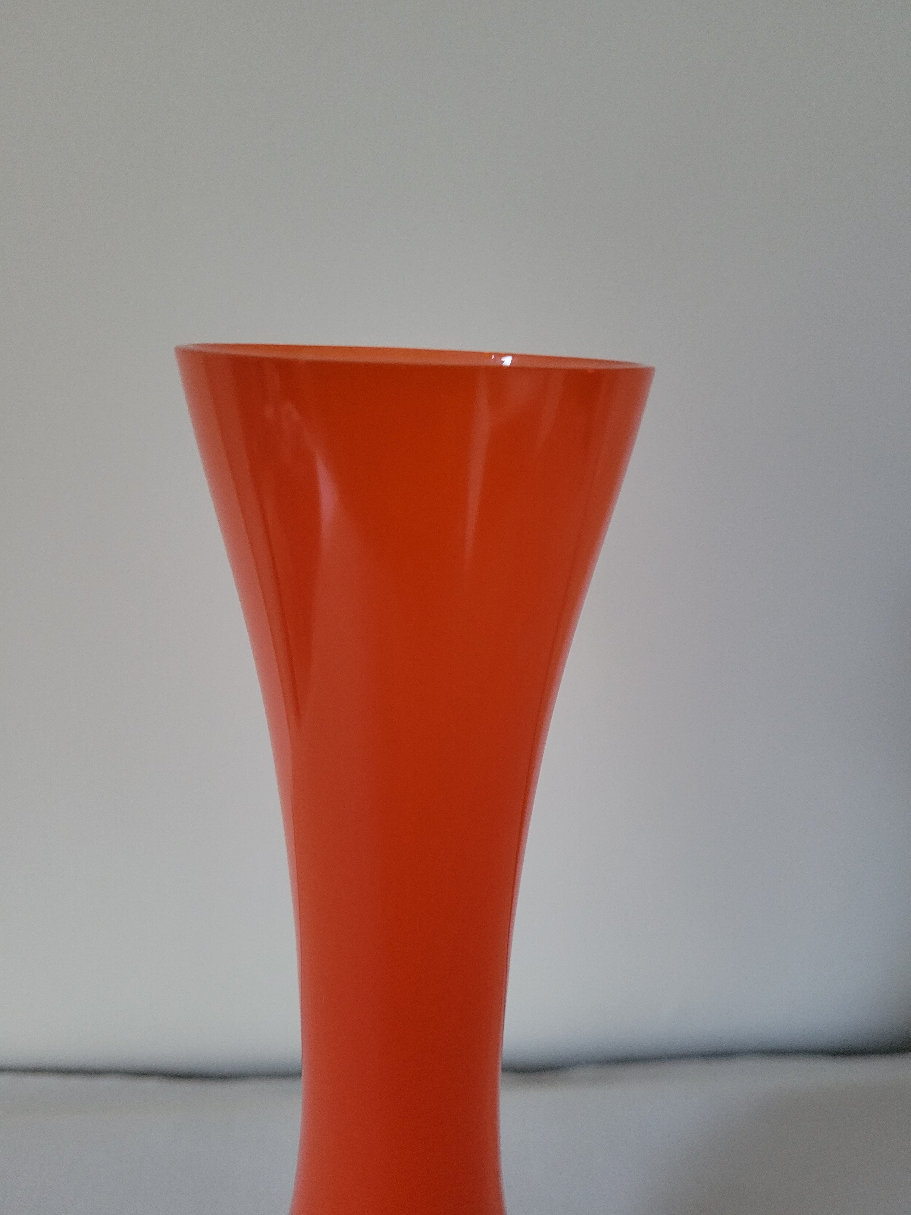 Vase soliflore en opaline orange